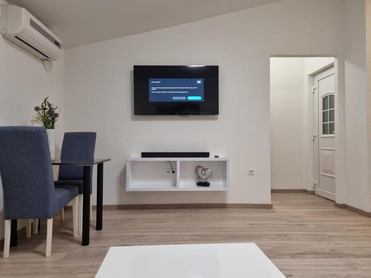Apartman Suzana Sindija ビビニェ エクステリア 写真