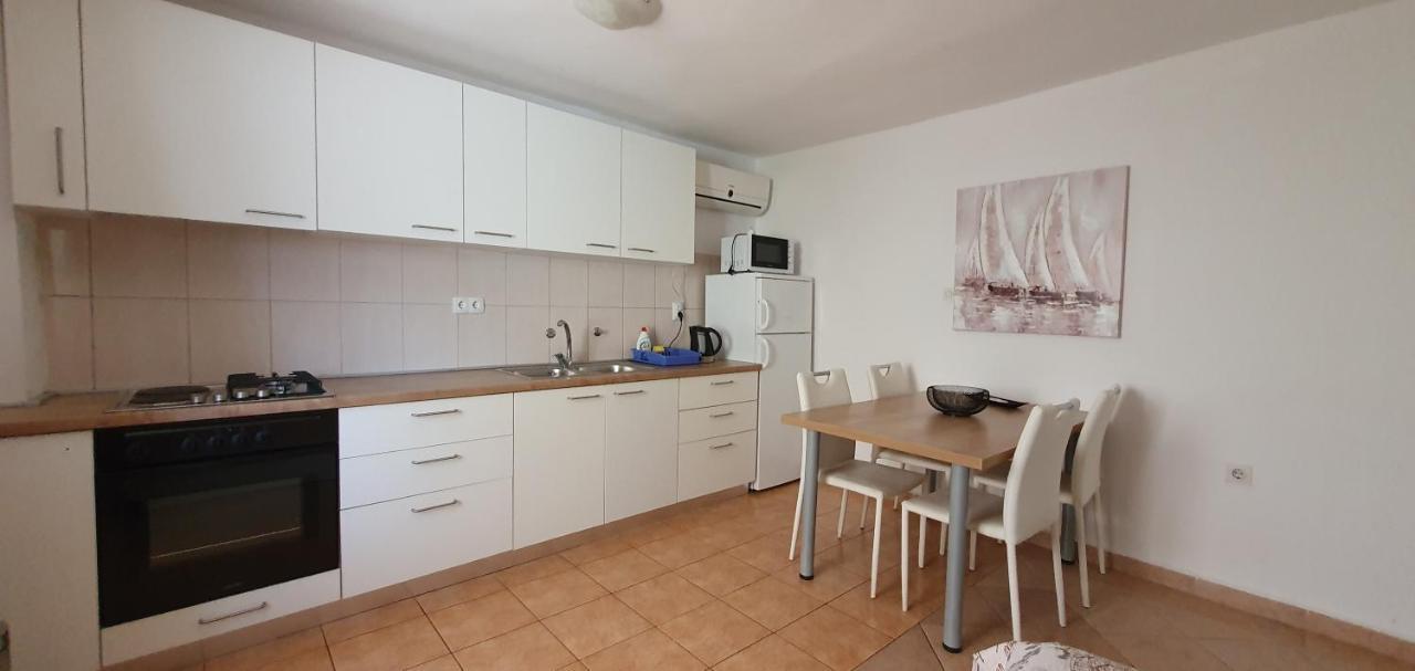 Apartman Suzana Sindija ビビニェ エクステリア 写真