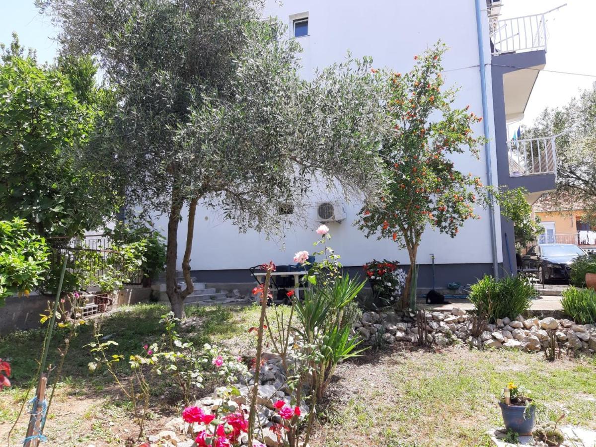 Apartman Suzana Sindija ビビニェ エクステリア 写真