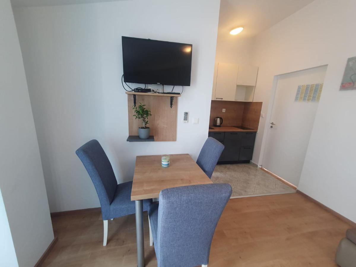 Apartman Suzana Sindija ビビニェ エクステリア 写真