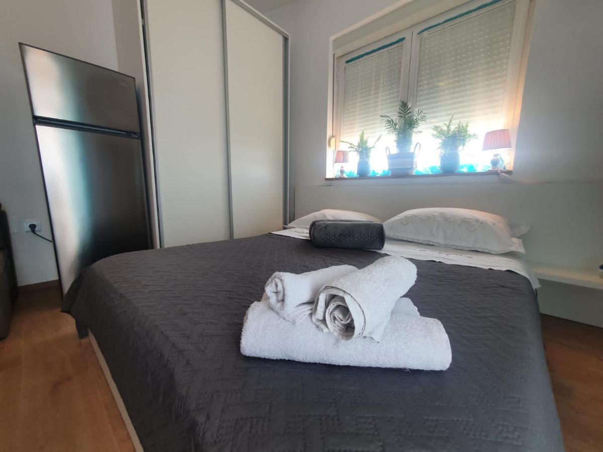 Apartman Suzana Sindija ビビニェ エクステリア 写真