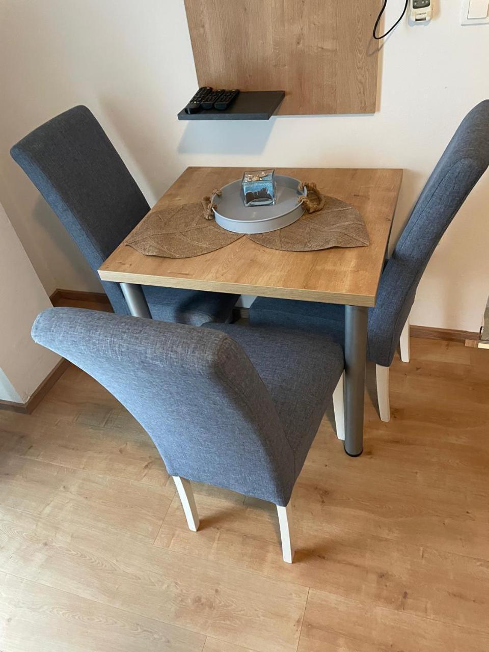Apartman Suzana Sindija ビビニェ エクステリア 写真