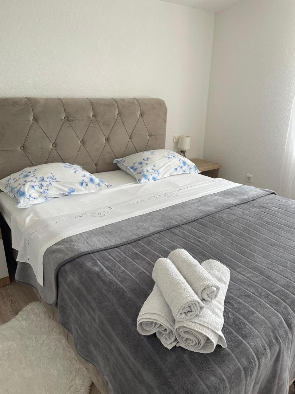 Apartman Suzana Sindija ビビニェ エクステリア 写真